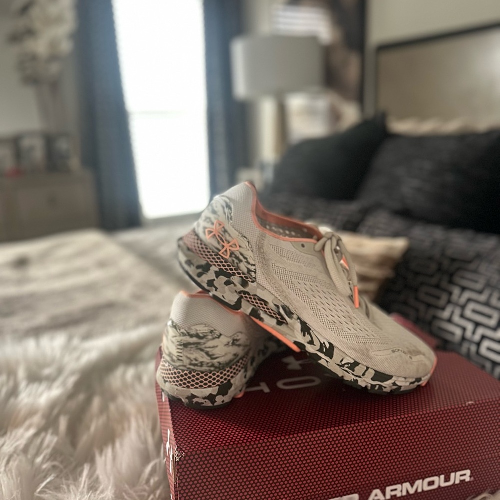 Under Armour HOVR Sonic 6 Camo Womens 8 color Orange and black.